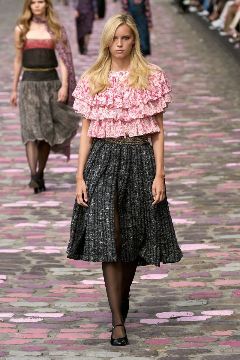 00026-chanel-fall-2023-couture-credit-gorunway.jpg