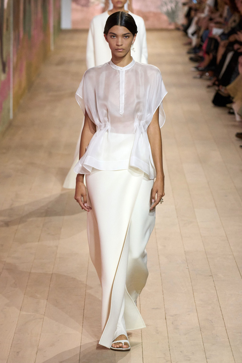 00003-dior-fall-2023-couture-credit-gorunway.jpg