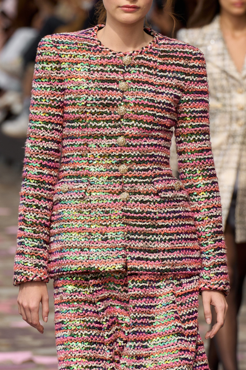 00042-chanel-fall-2023-couture-detail-credit-gorunway.jpg