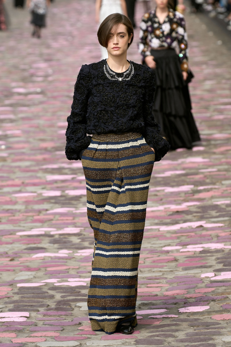 00040-chanel-fall-2023-couture-credit-gorunway.jpg