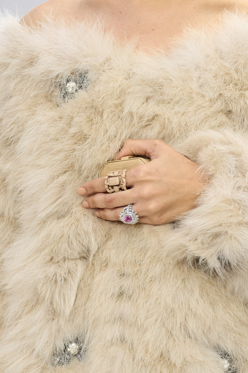 00069-fendi-fall-2023-couture-details-credit-gorunway.jpg