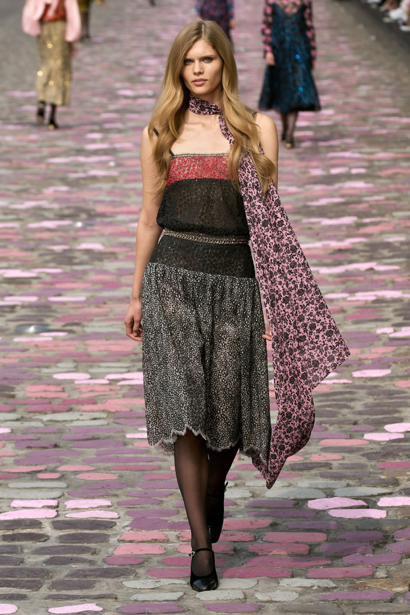00027-chanel-fall-2023-couture-credit-gorunway.jpg