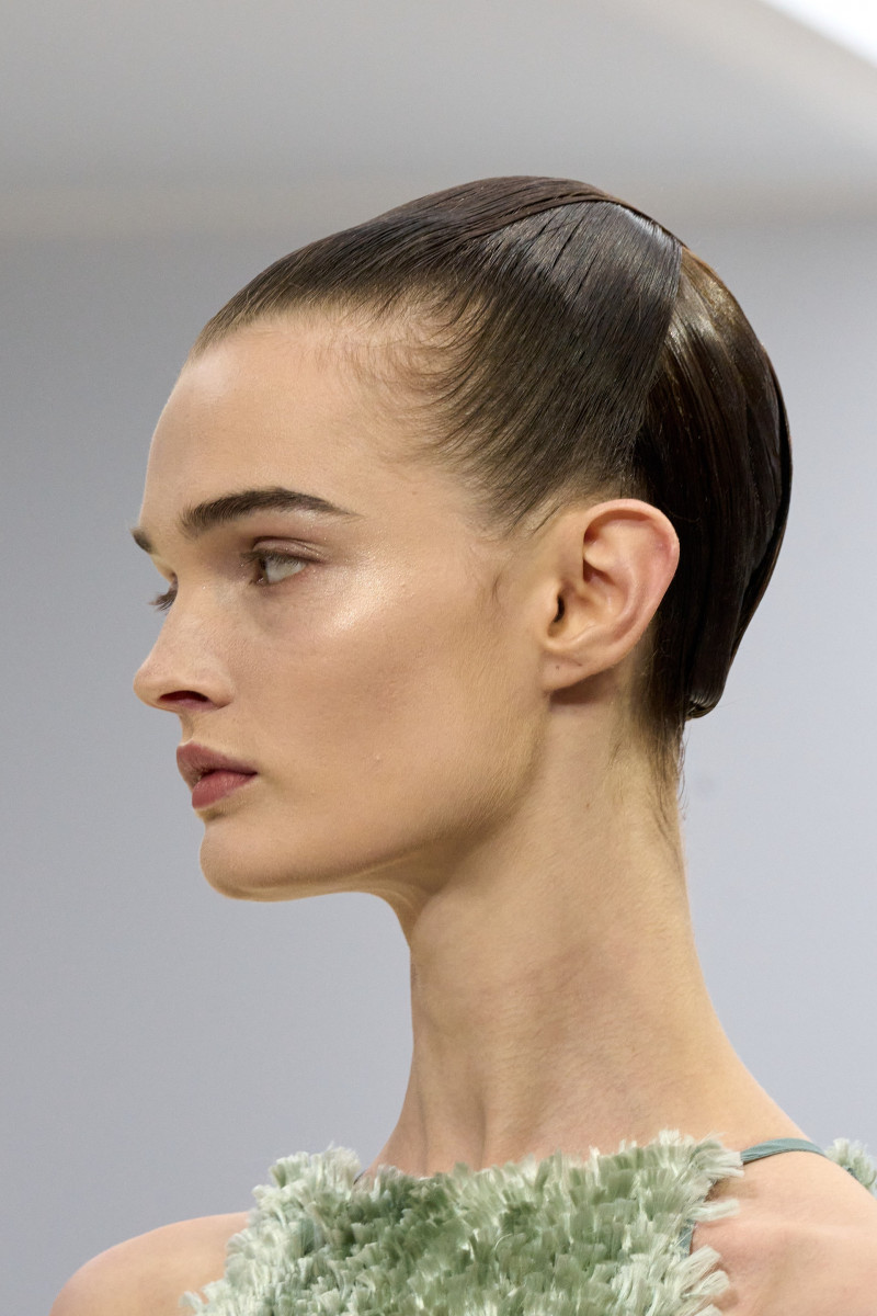 00074-fendi-fall-2023-couture-details-credit-gorunway.jpg