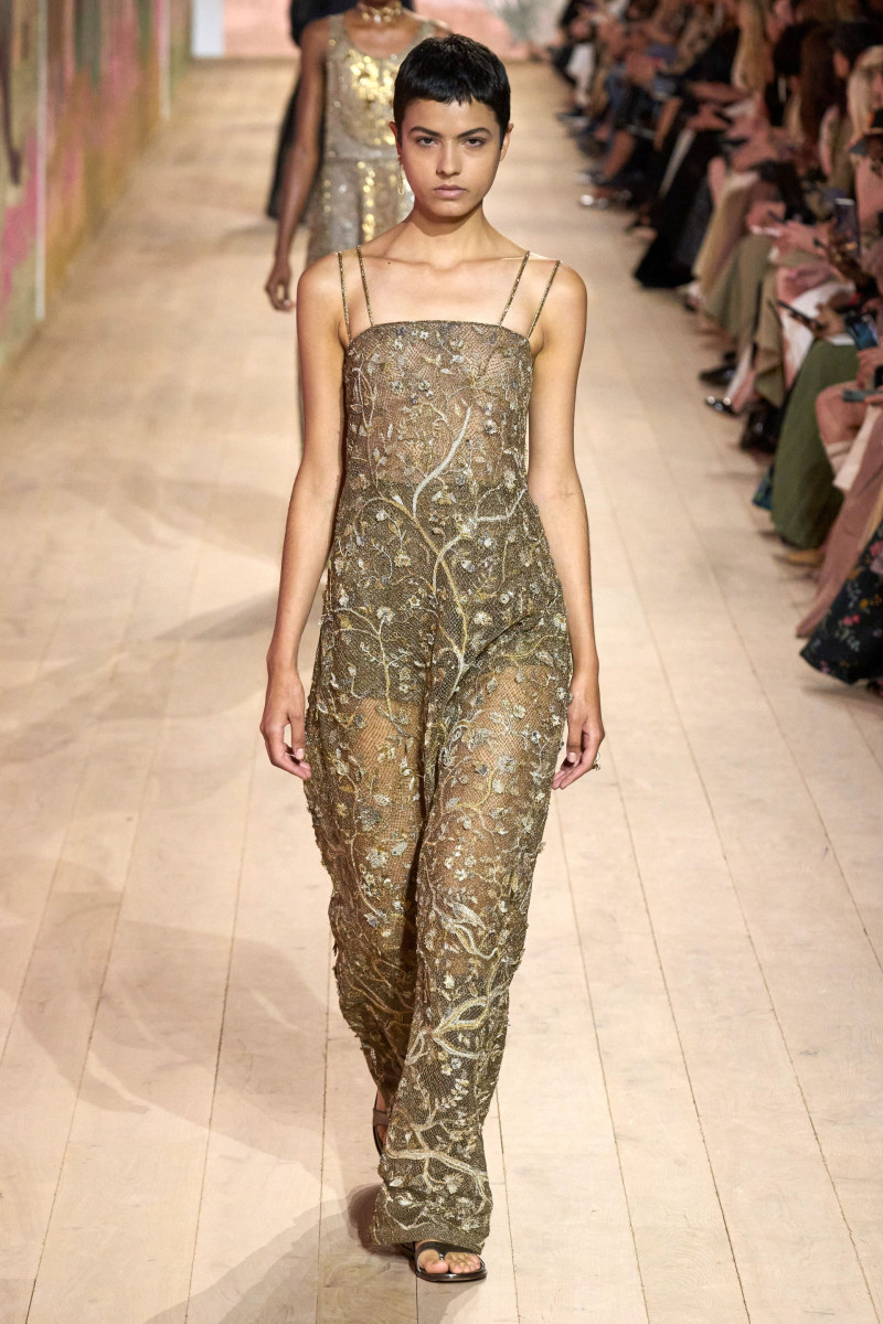 00039-dior-fall-2023-couture-credit-gorunway.jpg