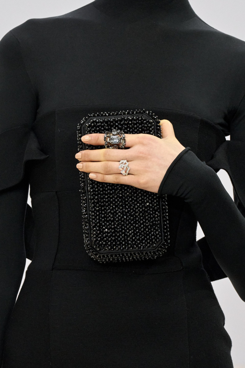 00039-fendi-fall-2023-couture-details-credit-gorunway.jpg