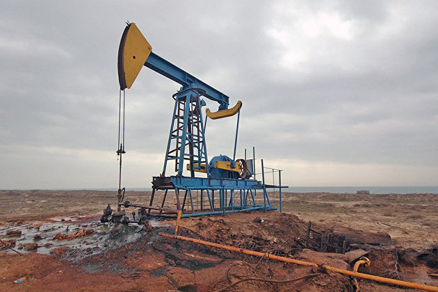 Нефть немного выросла на ослаблении доллара и после докладов МЭА и ОПЕК