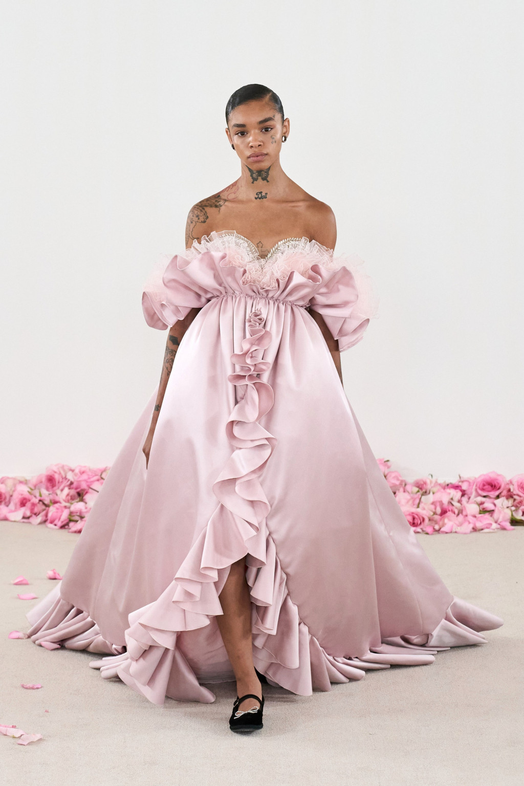 00032-giambattista-valli-fall-2023-couture-credit-gorunway.jpg