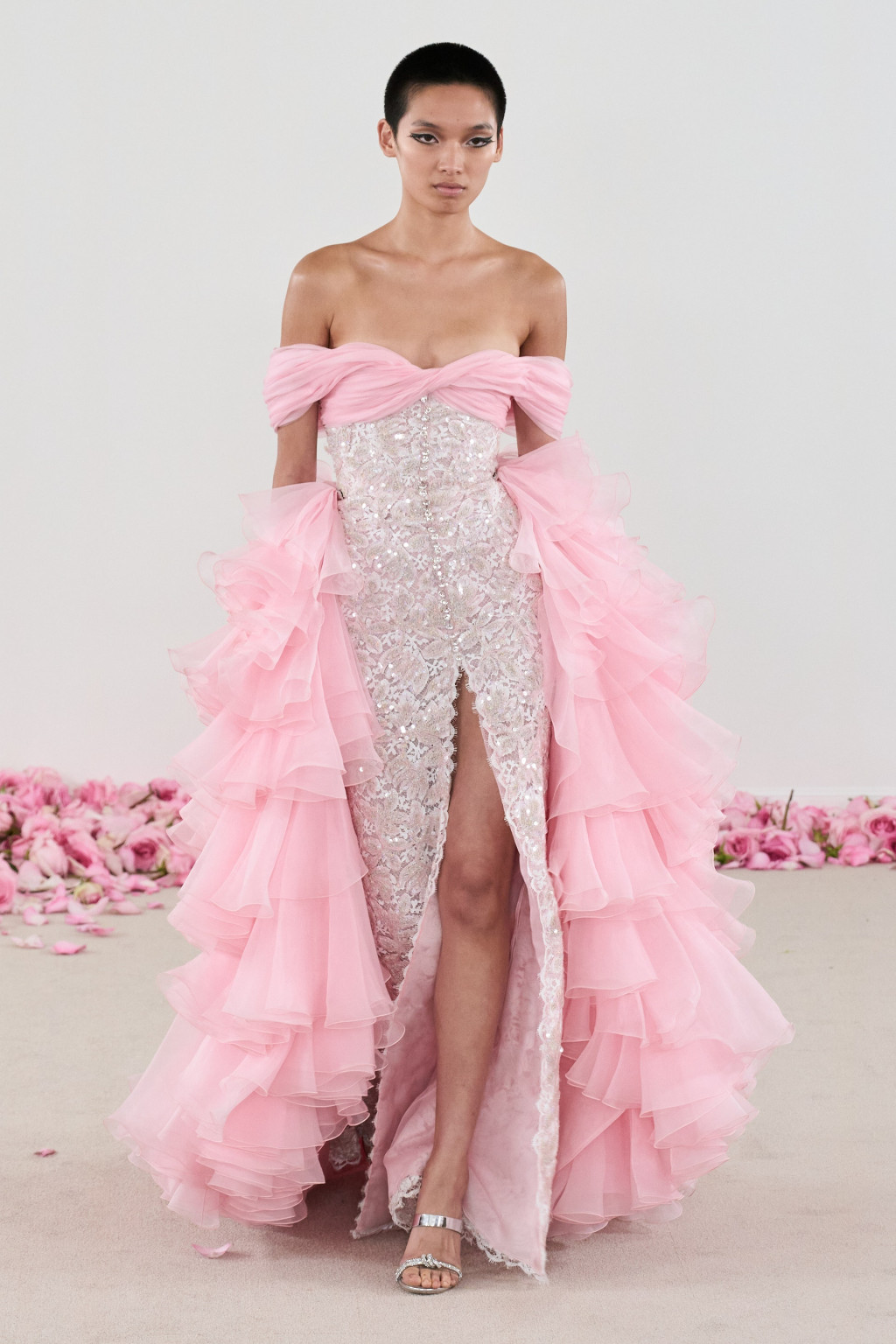 00026-giambattista-valli-fall-2023-couture-credit-gorunway.jpg