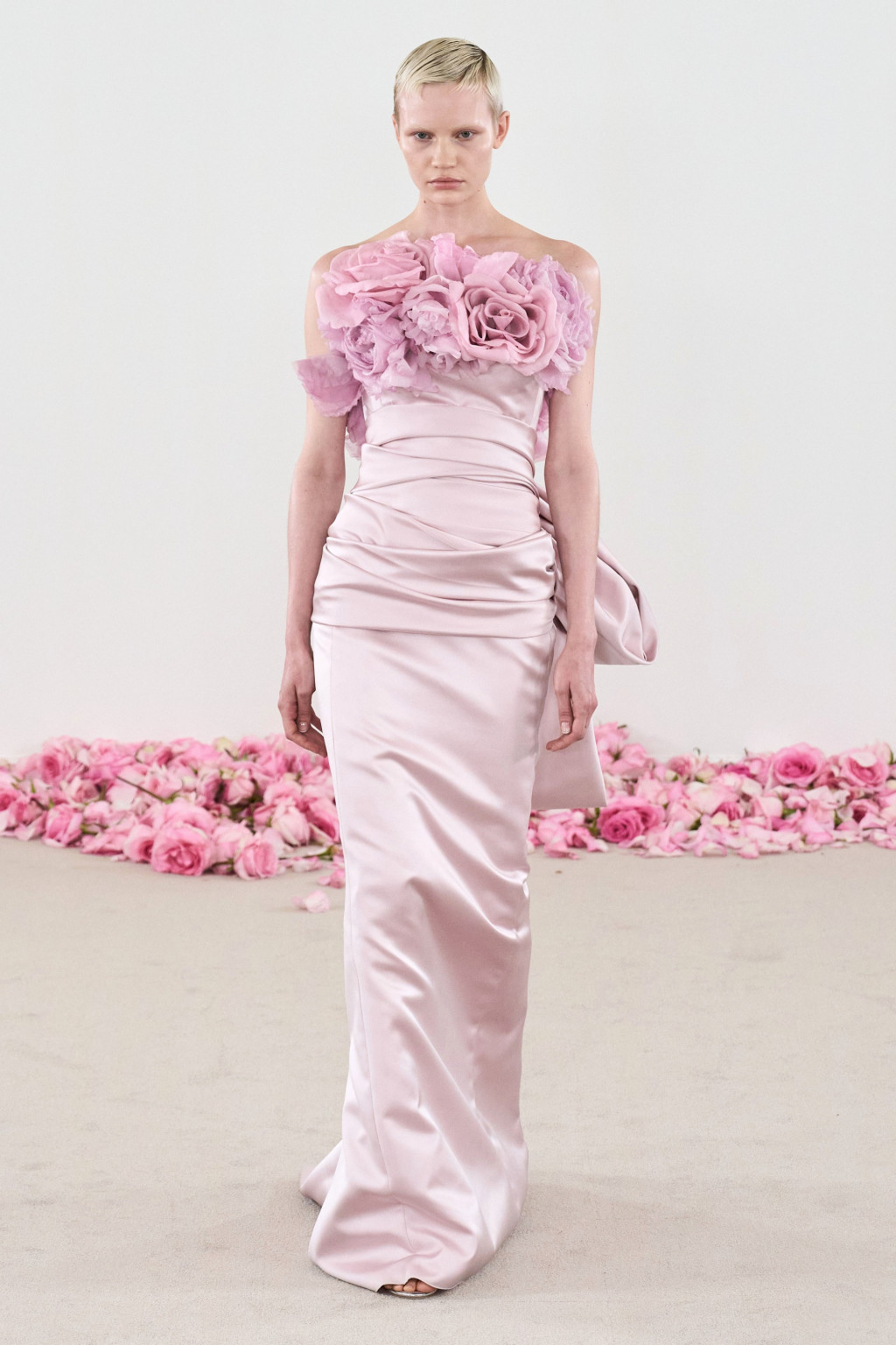 00004-giambattista-valli-fall-2023-couture-credit-gorunway.jpg