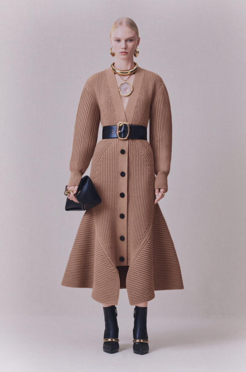 Alexander-McQueen-pre-fall-20-5427-1578994135.jpg