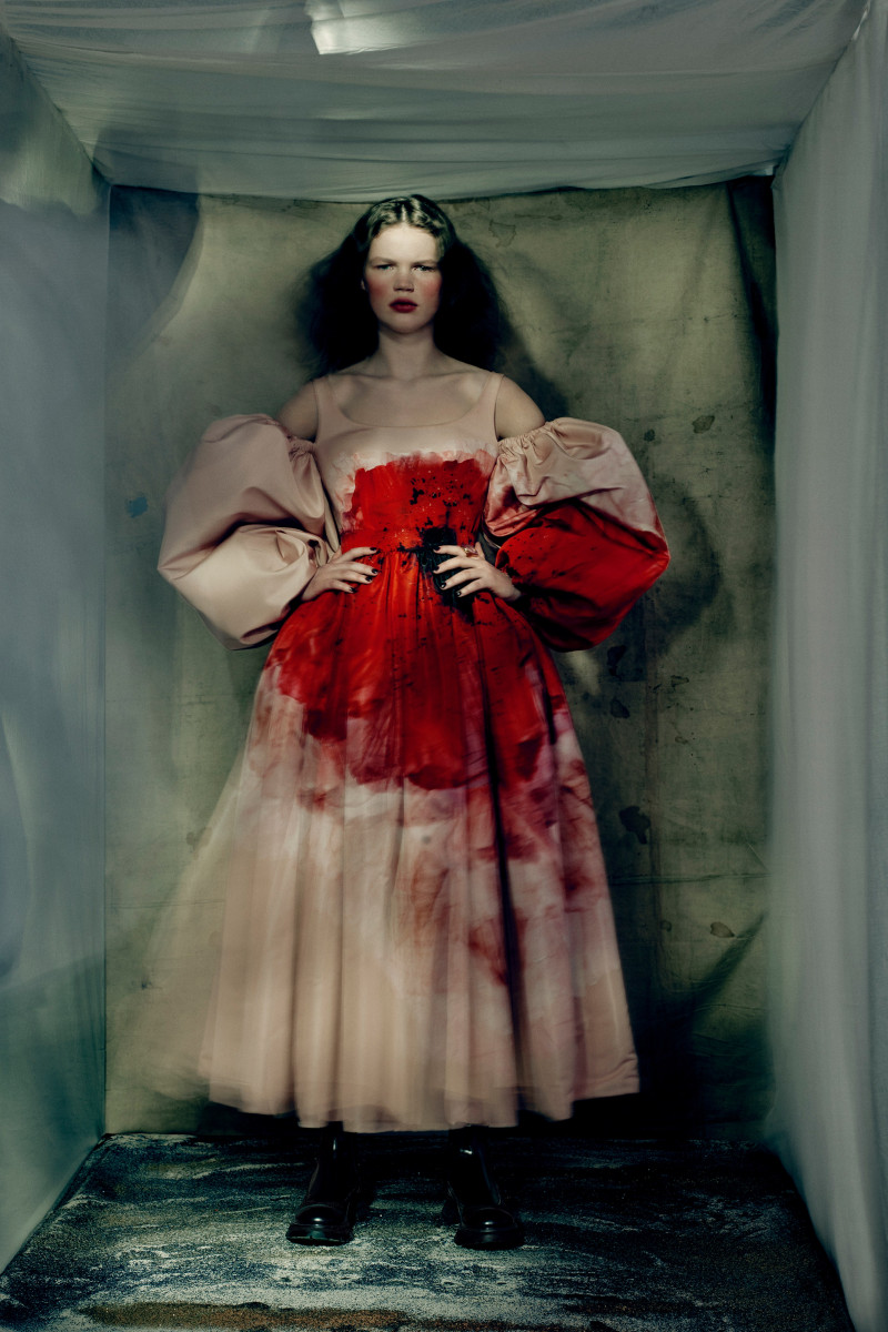 00001-Alexander-McQueen-Fall-21-credit-Paolo-Roversi-Brand.jpg