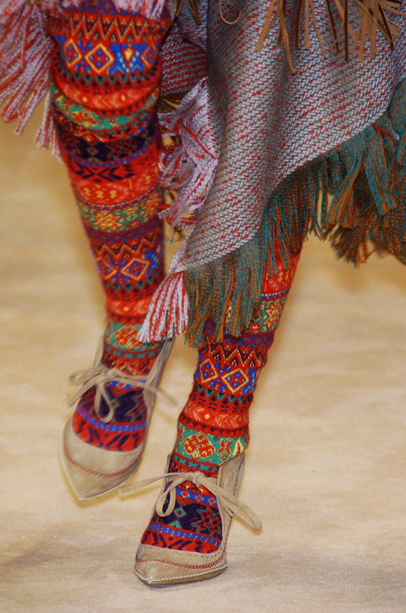 Alexander+McQueen+Fall+2005+Details+_x_sq1Go4iFx.jpg