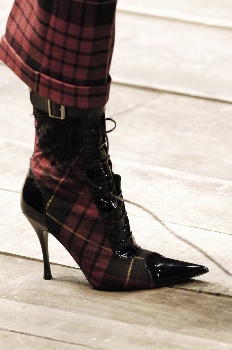 Alexander+McQueen+Fall+2006+Details+qwOV0vQo1Vsx.jpg