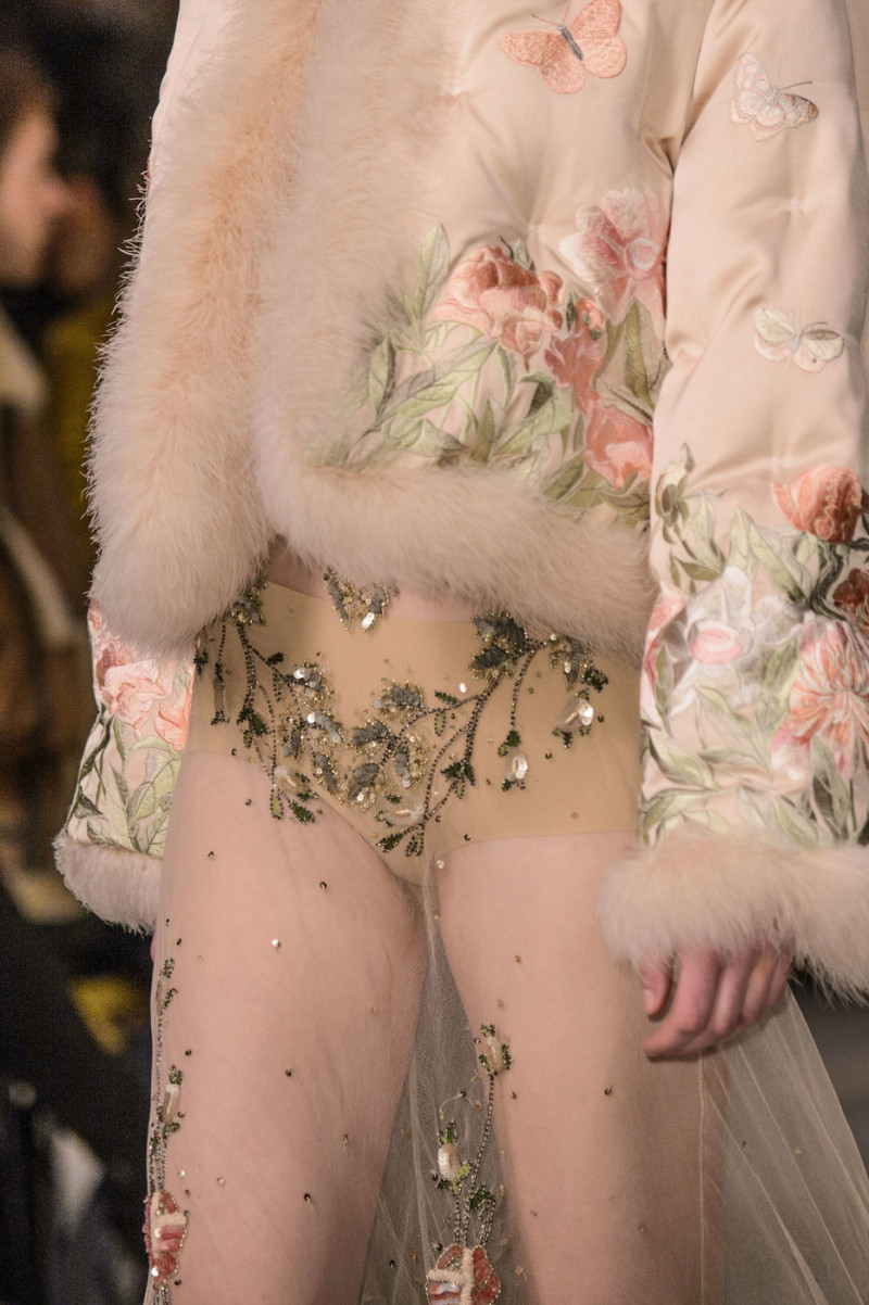 Alexander+McQueen+Fall+2016+Details+dd2G1Cv5sWDx.jpg