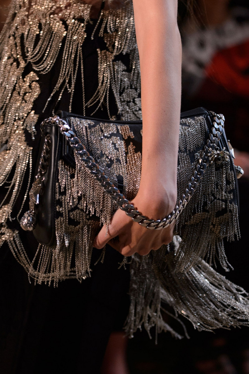Alexander+McQueen+Spring+2016+Details+tm743bUNYZ-x.jpg