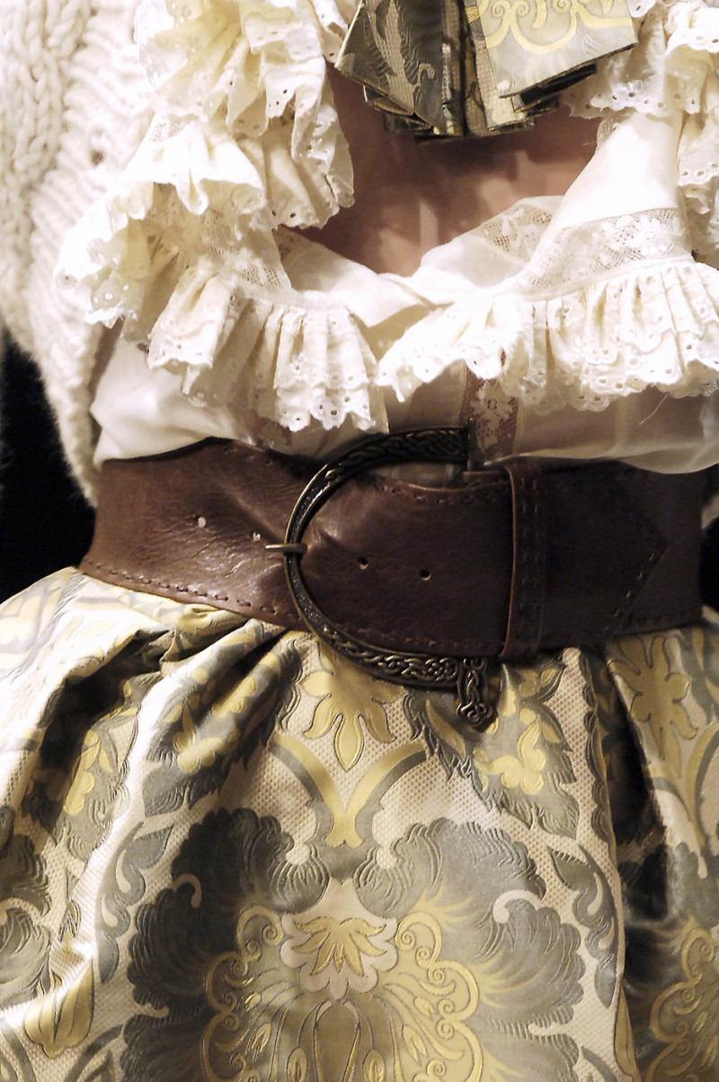 Alexander+McQueen+Fall+2006+Details+lS6NEGYRJ7Fx.jpg