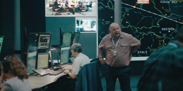 Hijack.S01E06.DUB.MVO.WEB-DLRip.mp4_snapshot_37.30_[2023.09.05_11.40.17].png