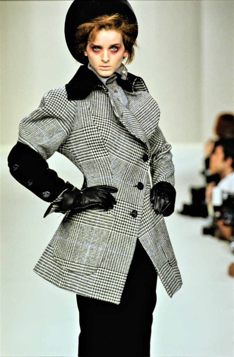 031-vivienne-westwood-fall-1996-ready-to-wear-detail-CN10055638-michele-hicks.jpg