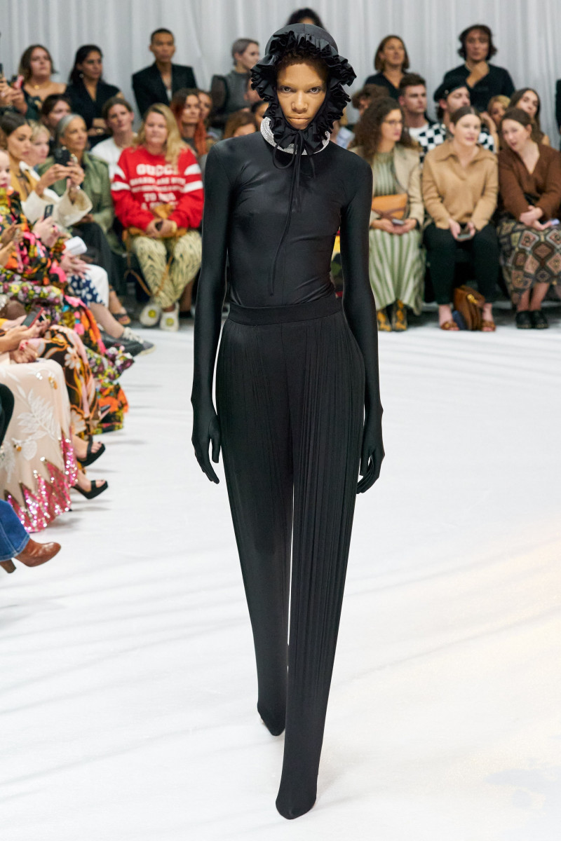 00004-Richard-Quinn-Spring-22-RTW-London-credit-gorunway.jpg