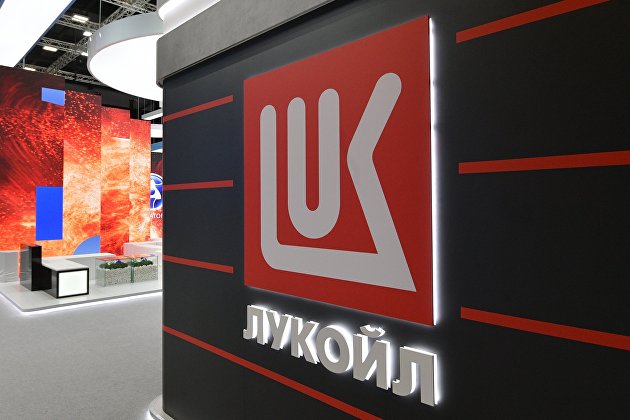Лукойл оценил последствия досрочного отказа Болгарии от нефти из России