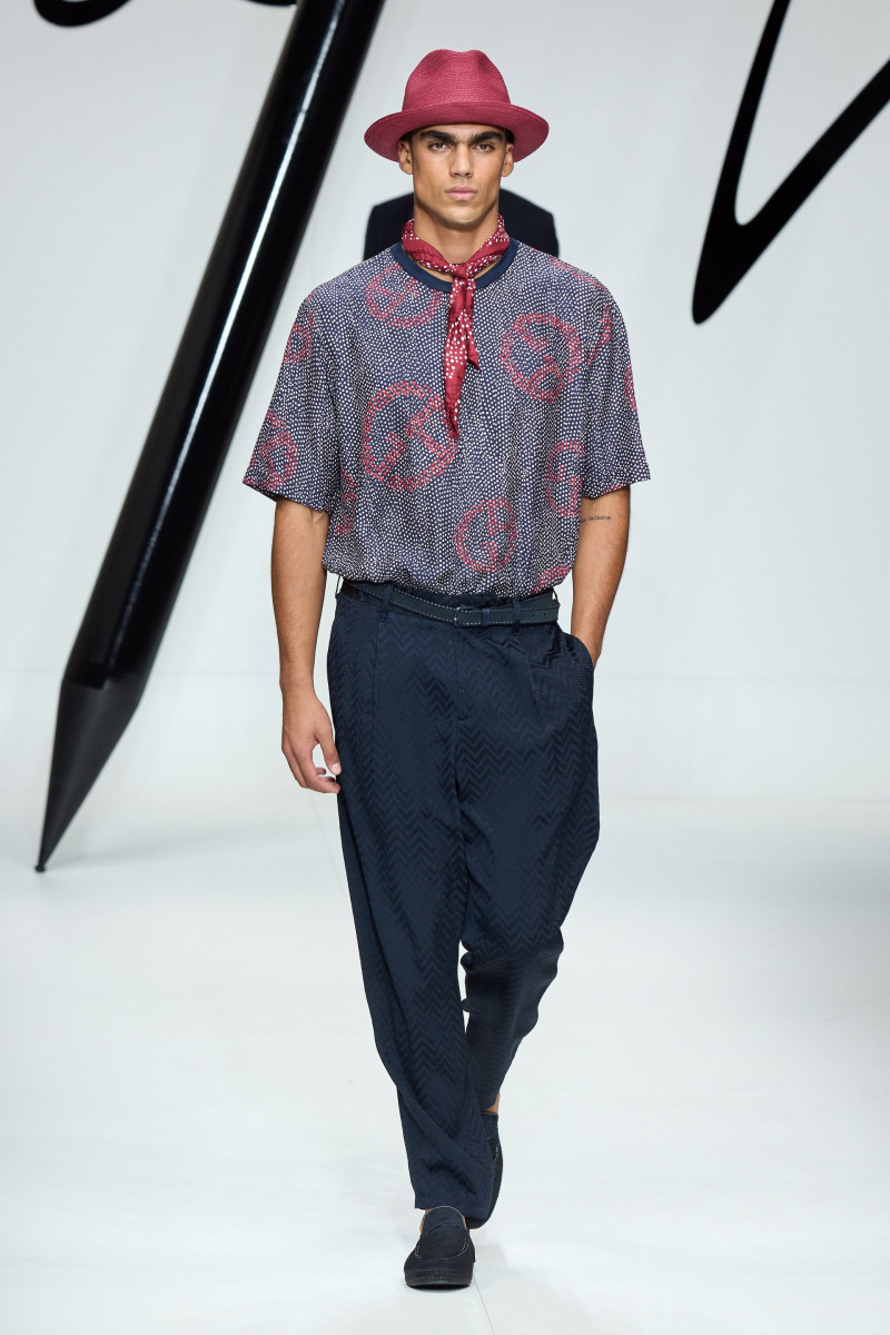 00061-giorgio-armani-spring-2024-menswear-credit-gorunway.jpg