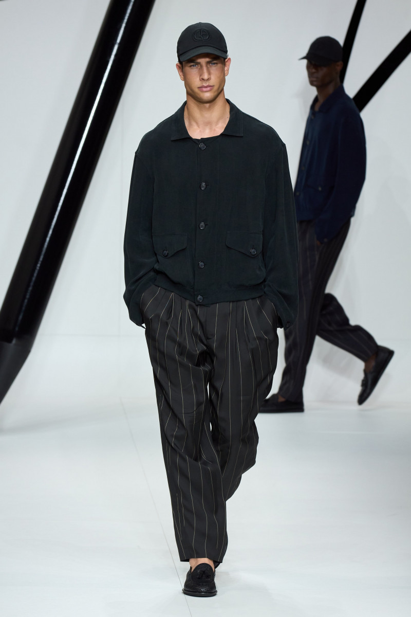 00042-giorgio-armani-spring-2024-menswear-credit-gorunway.jpg
