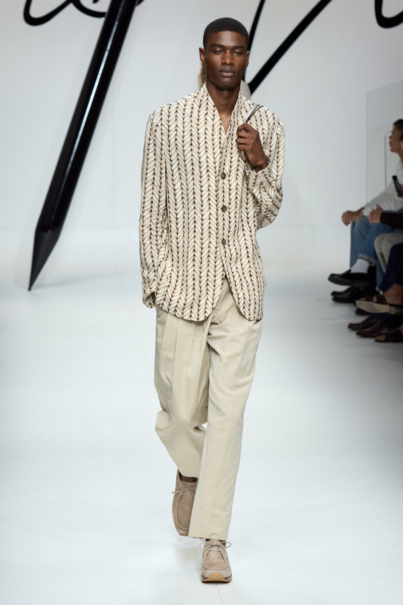 00020-giorgio-armani-spring-2024-menswear-credit-gorunway.jpg