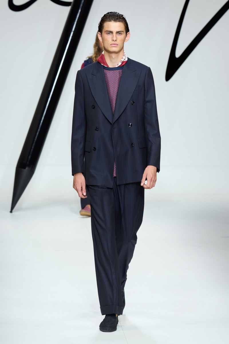 00063-giorgio-armani-spring-2024-menswear-credit-gorunway.jpg