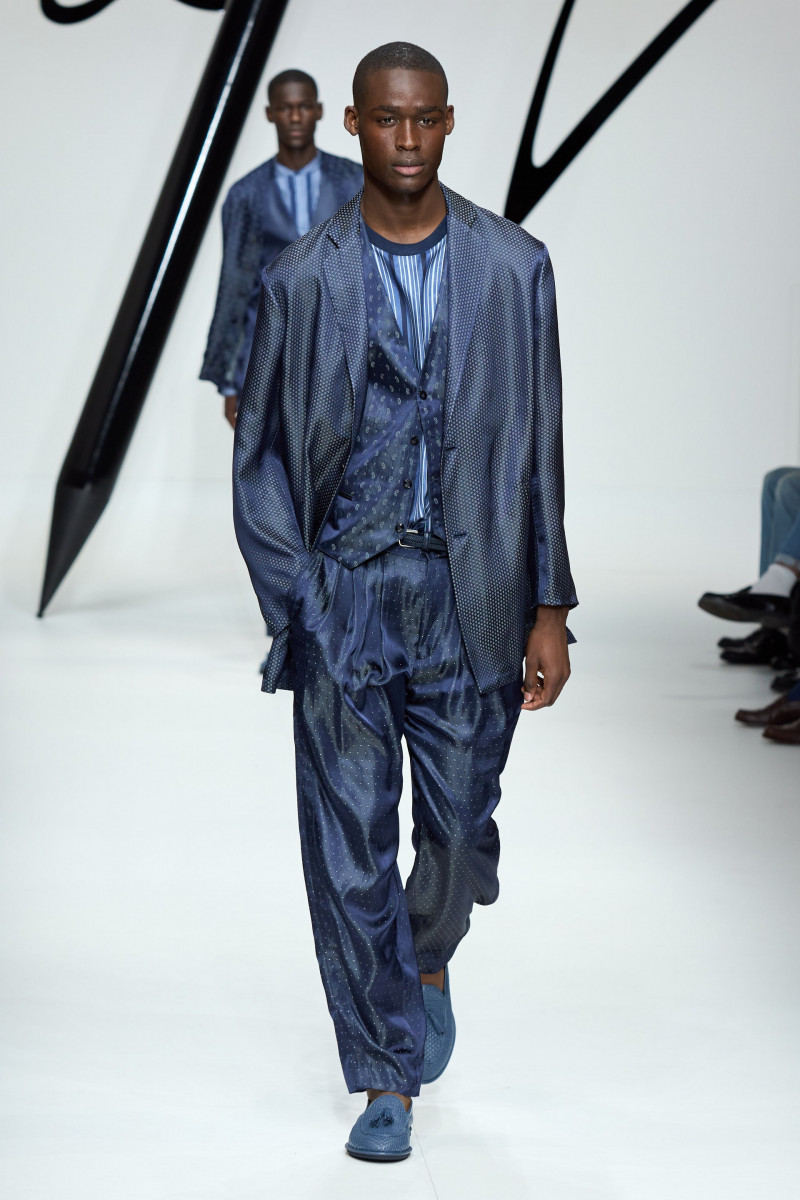 00047-giorgio-armani-spring-2024-menswear-credit-gorunway.jpg