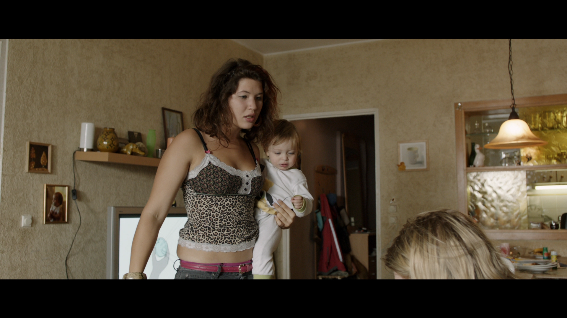 Little Thirteen 2012 BDRemux 1080p.mkv_snapshot_00.42.14.png