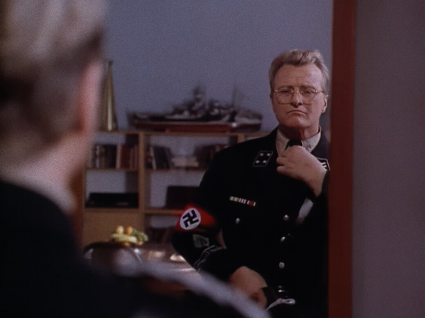 Фатерлянд (Fatherland) 1994.mkv_snapshot_00.08.30.510.png