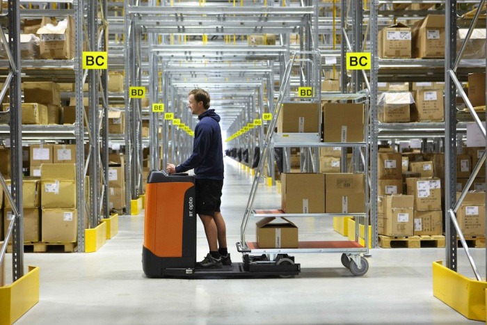 Как выбрать колеса на электрические комплектовщики