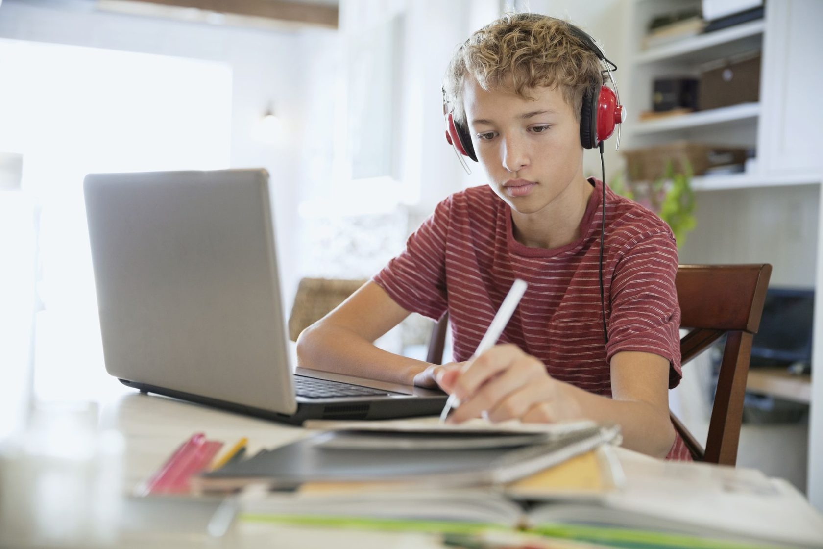 Занятия с репетитором для детей онлайн по школьной программе: особенности и преимущества
