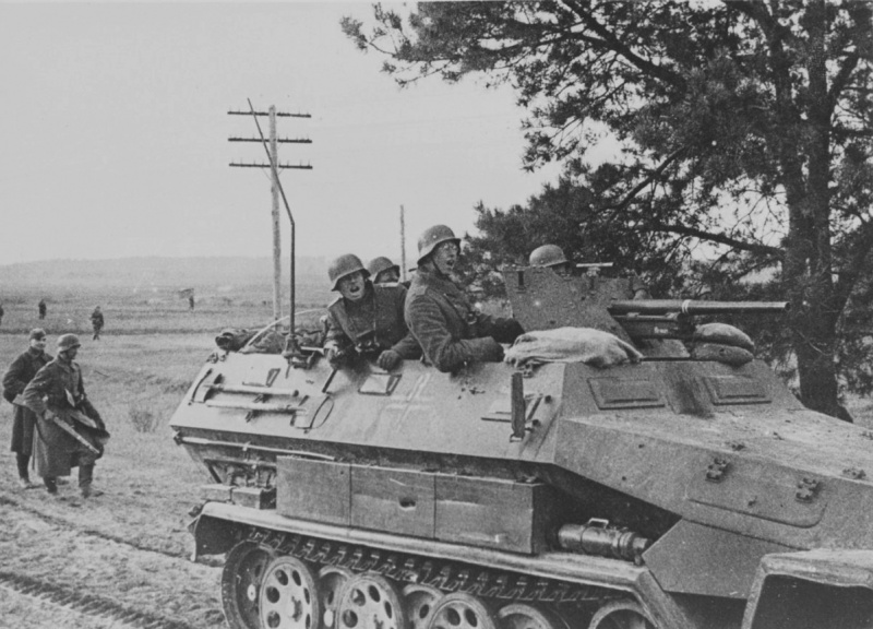 БТР Ханомаг Sd.Kfz.251/10 Ausf B, с пушкой Рак 35/36, 1/35 (Звезда 3588) 01845148a4fba7590fadcf5128c92388
