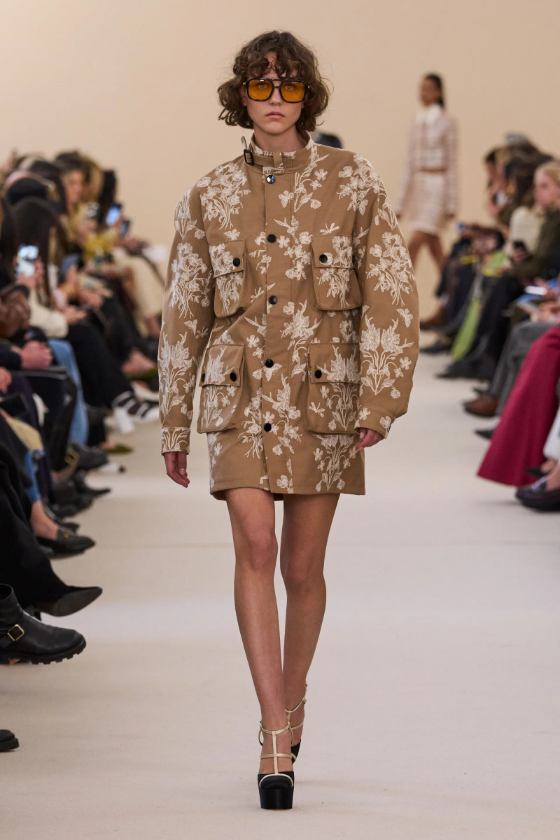 00028-giambattista-valli-fall-2024-ready-to-wear-credit-gorunway.webp