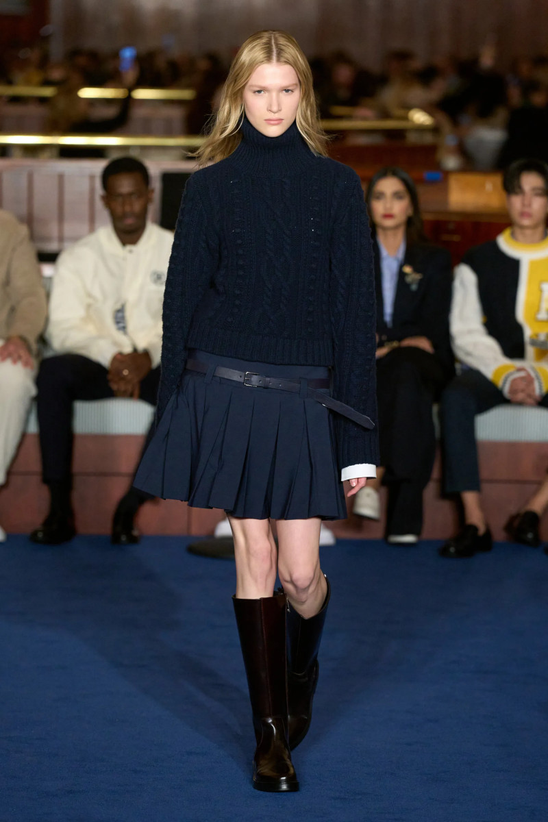 00005-tommy-hilfiger-fall-2024-ready-to-wear-credit-gorunway.webp