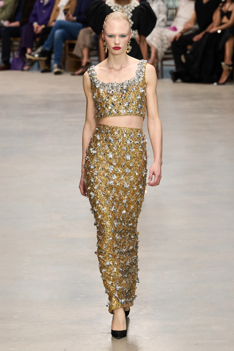 00049-carolina-herrera-fall-2024-ready-to-wear-credit-gorunway.webp