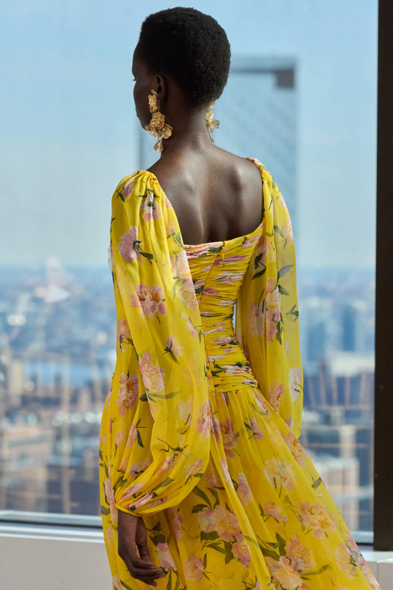 00060-carolina-herrera-detail-fall-2024-ready-to-wear-credit-gorunway.webp