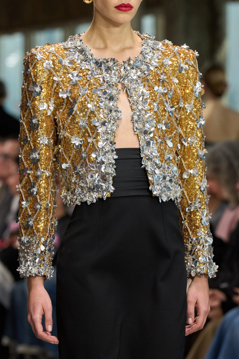 00128-carolina-herrera-detail-fall-2024-ready-to-wear-credit-gorunway.webp