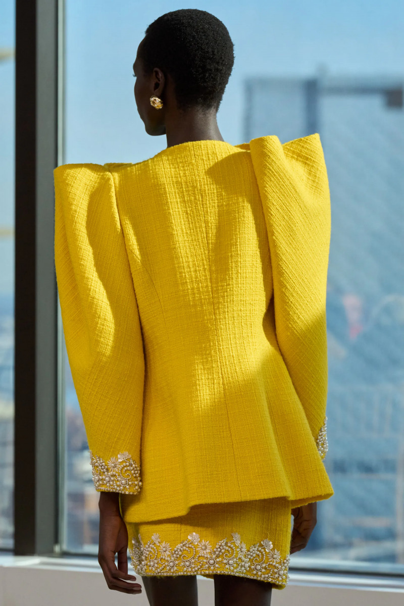 00156-carolina-herrera-detail-fall-2024-ready-to-wear-credit-gorunway.webp
