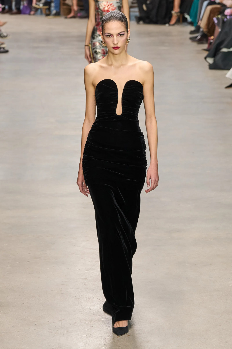00046-carolina-herrera-fall-2024-ready-to-wear-credit-gorunway.webp