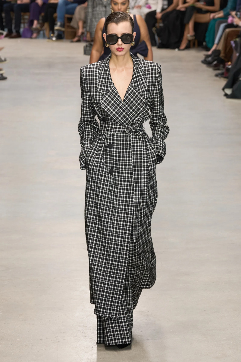 00014-carolina-herrera-fall-2024-ready-to-wear-credit-gorunway.webp