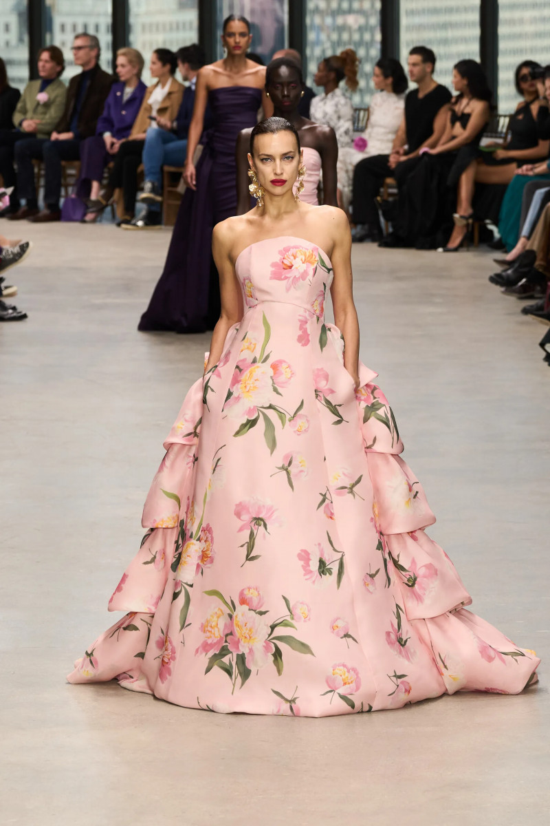 00032-carolina-herrera-fall-2024-ready-to-wear-credit-gorunway.webp