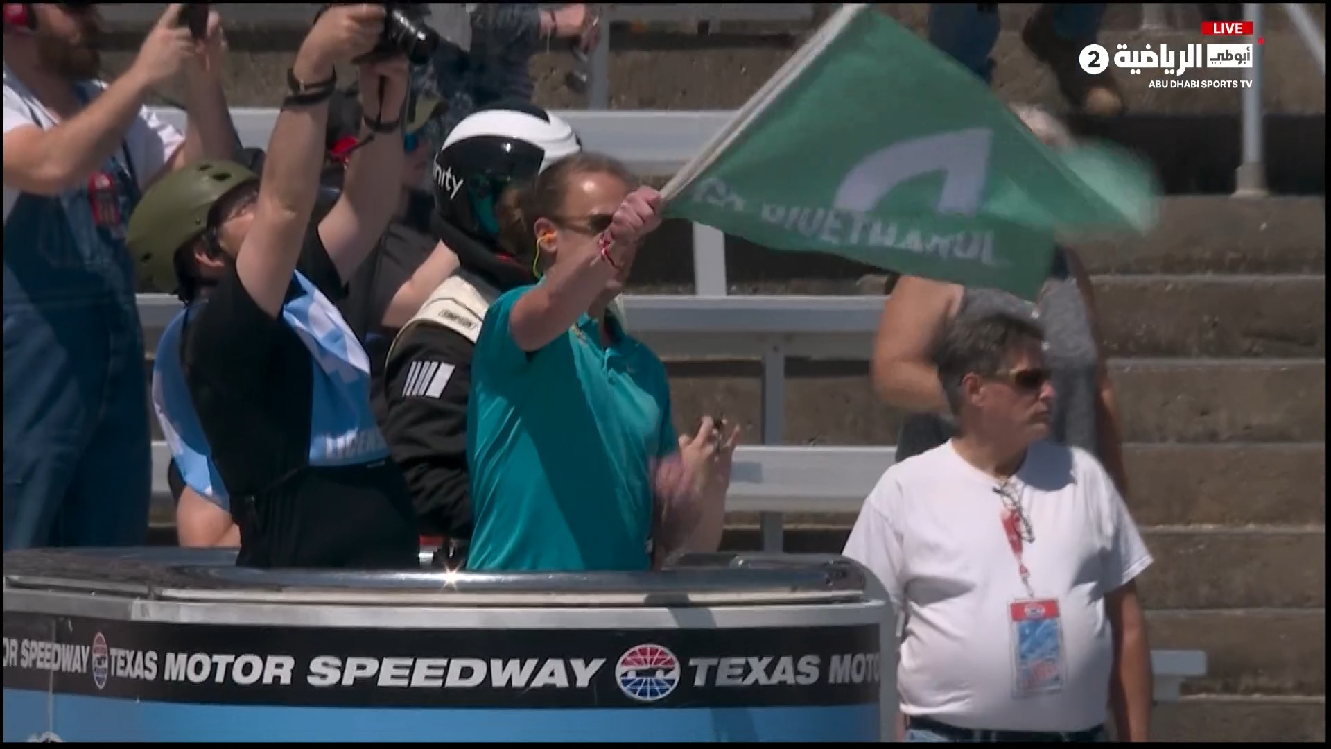 cap_nascar_00_07_45_06.jpg