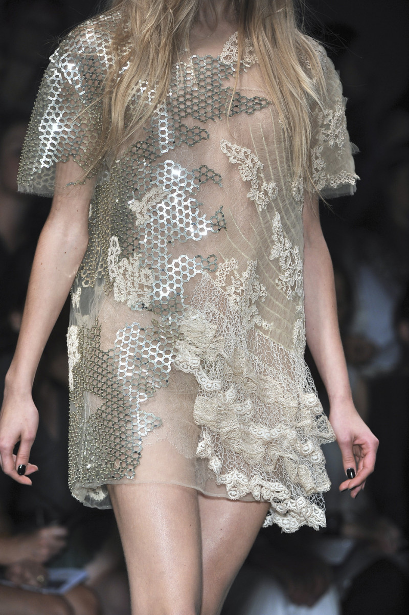 Valentino+Spring+2010+Details+w8Zcyt5KKI-x.jpg