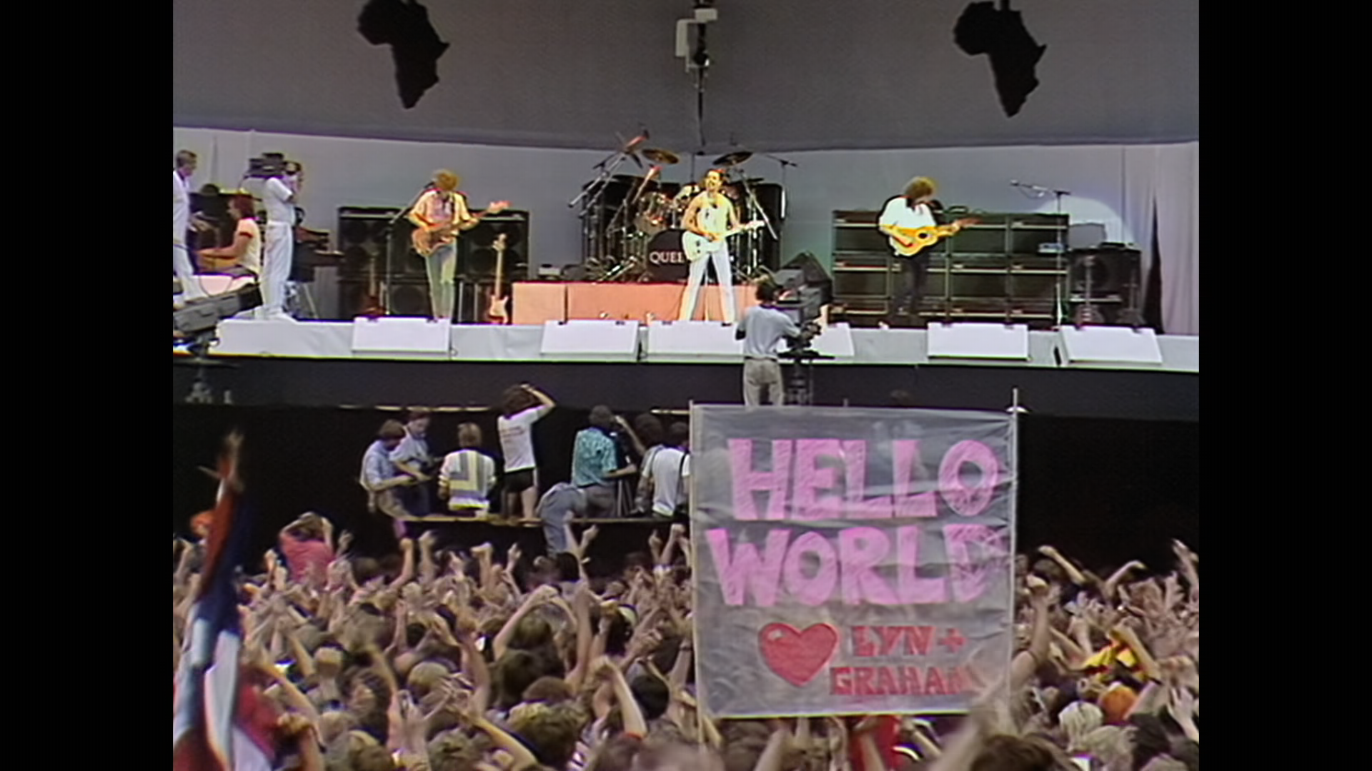 Queen - Live Aid (1985).mkv_snapshot_12.39.991.png