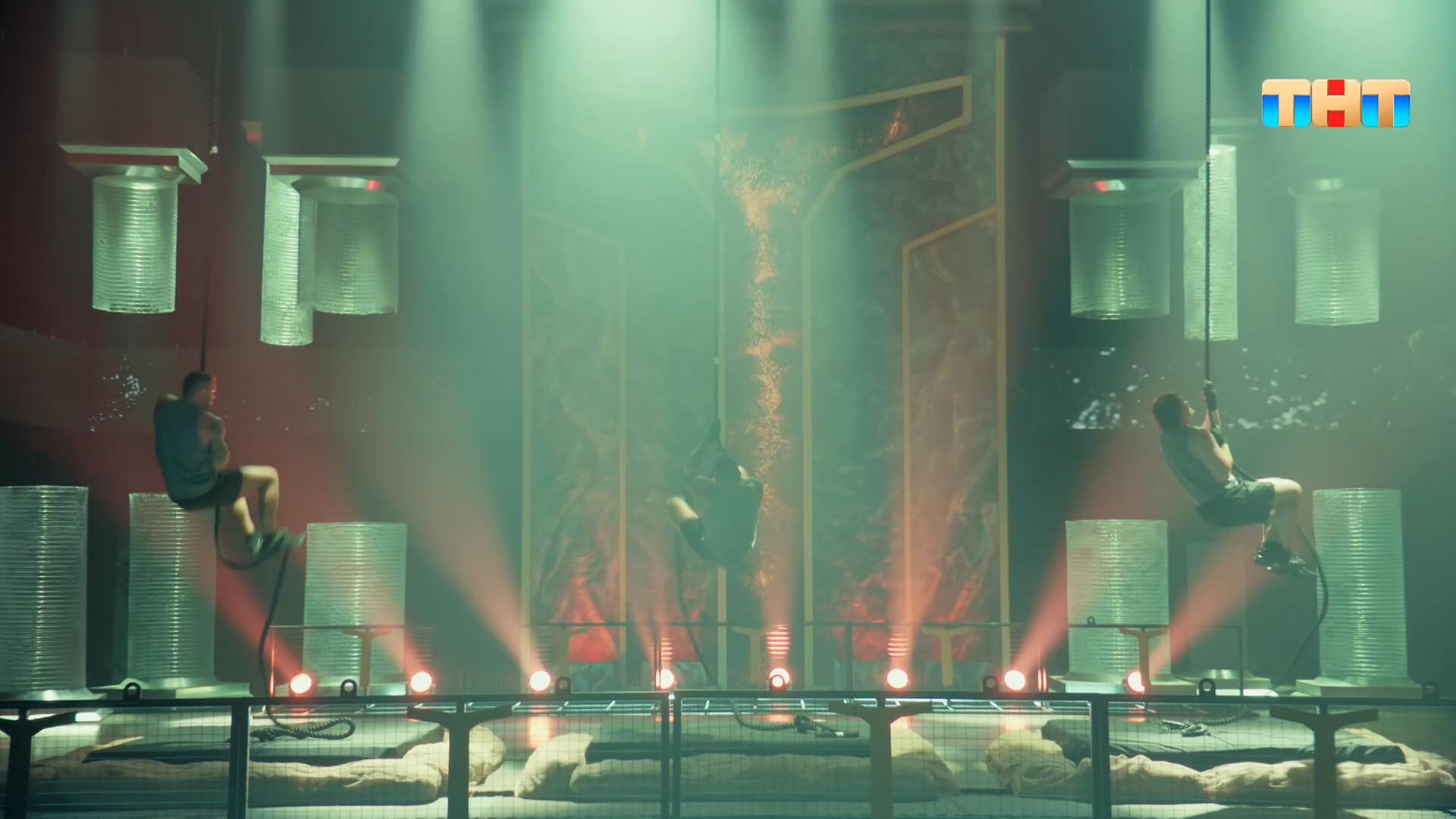 Титаны.S01.E01.2024.WEB.1080p-ylnian.mkv_snapshot_00.01.56.604.png