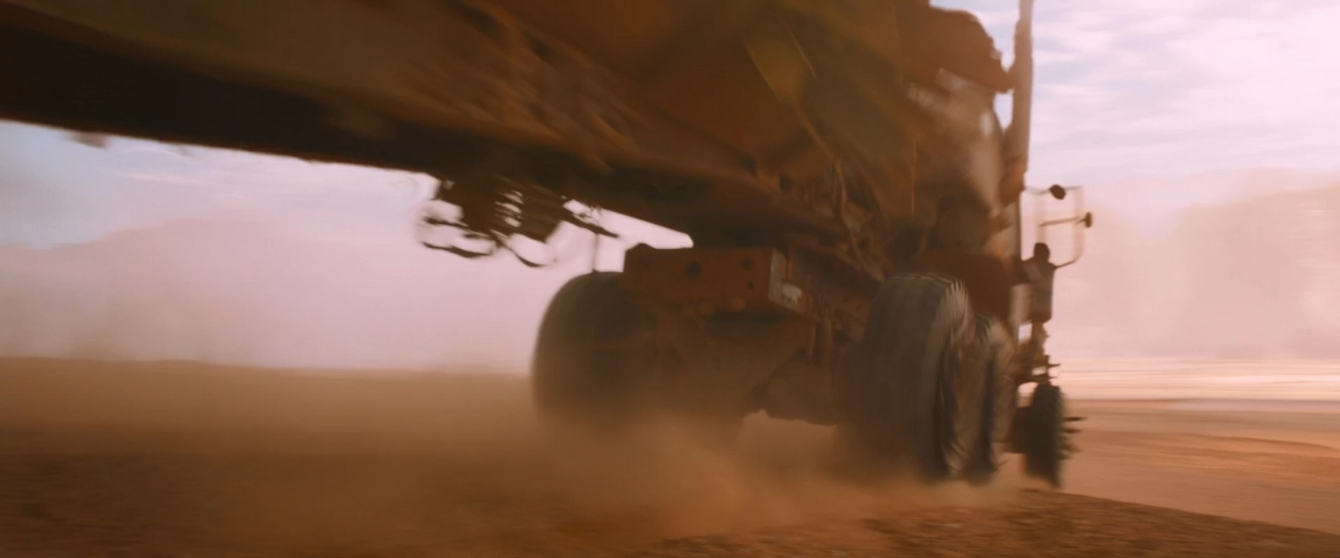Mad.Max.Fury.Road.2015.DUAL.BluRay.1080p.x264.AC3.-60FPS.mp4_snapshot_00.42.59.097.jpg