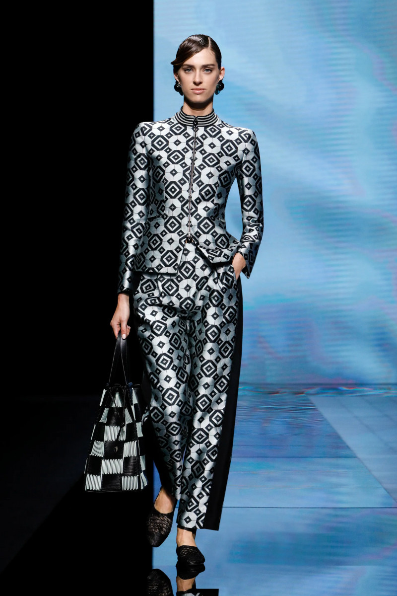 00040-giorgio-armani-RTW-spring-21.webp