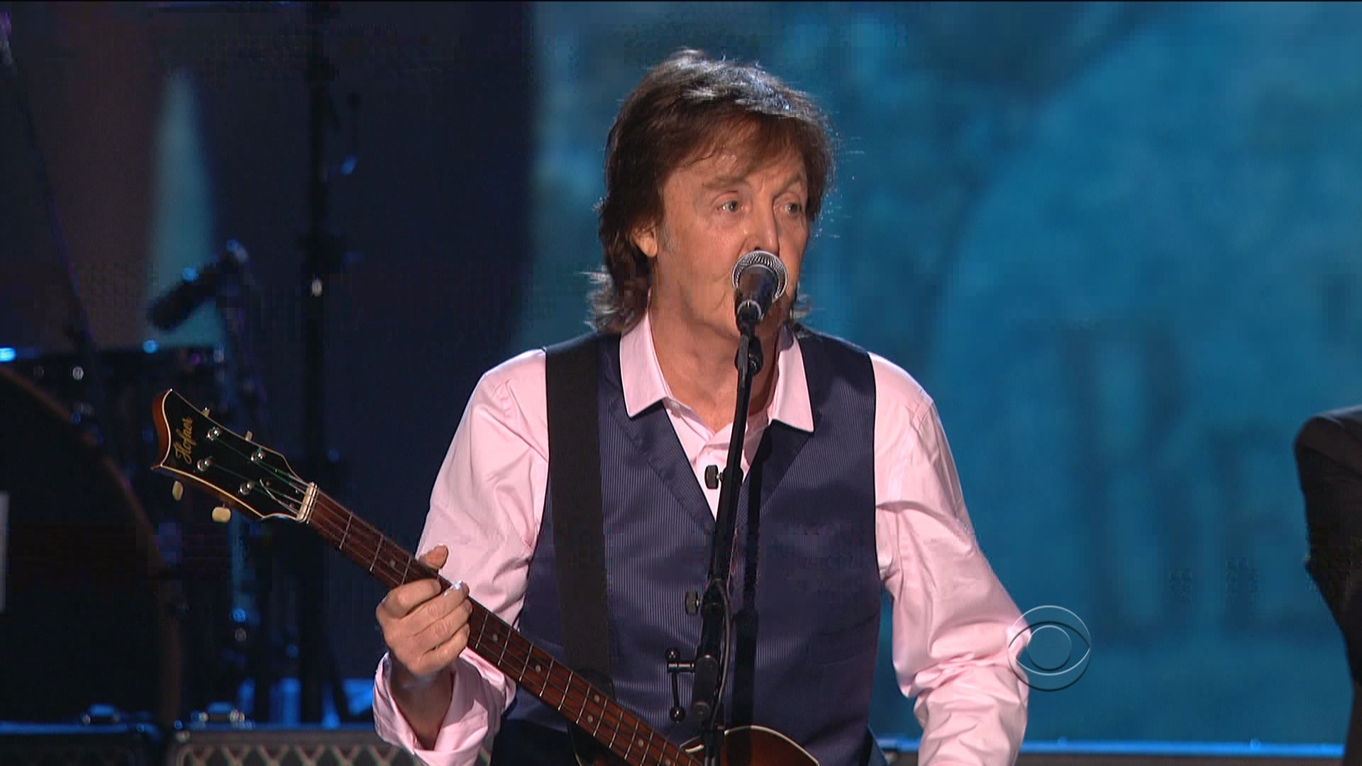 Paul McCartney and Ringo Starr 2014-01-27 Grammy Salute to The Beatles.ts_20240906_203755.745.png